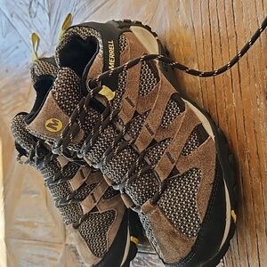 MERRELL Hiking Trail Shoes! 7